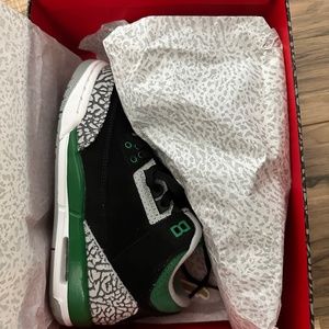 2021 Air Jordan 3 Retro 'Pine Green size 4Y